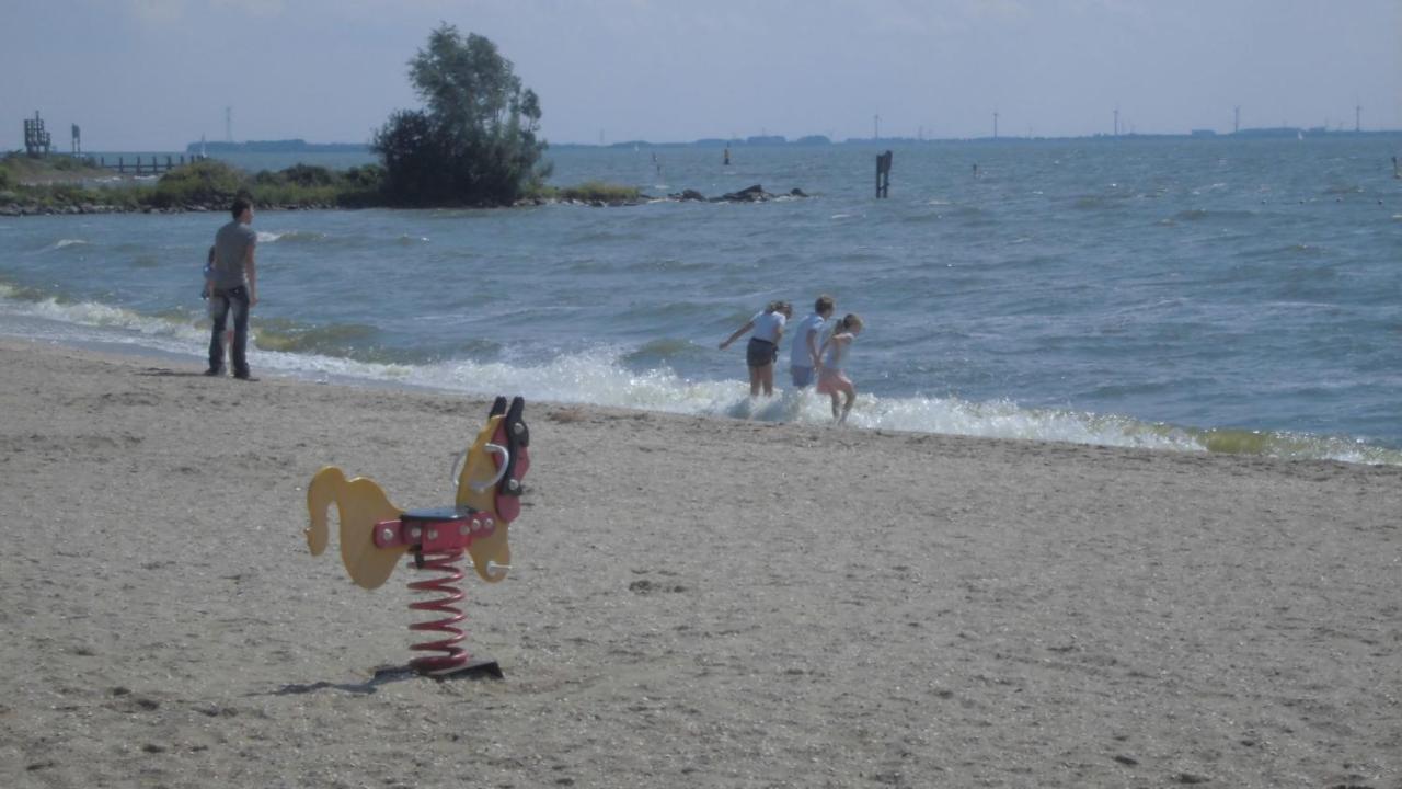 Vakantiepark T Urkerbos - Blokhutje Exteriör bild